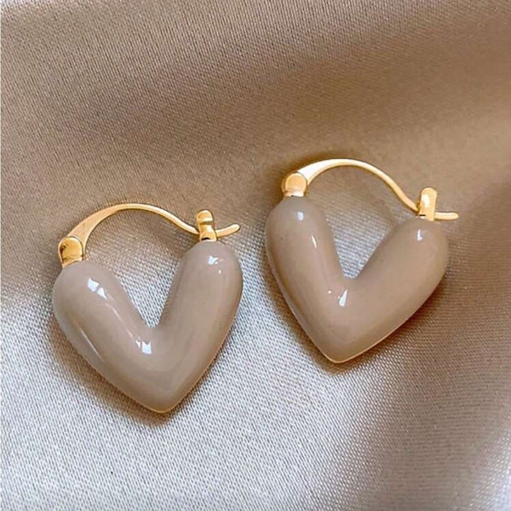 Heart Earrings in Gold and Cream Q777